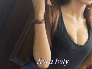 Nora_hoty